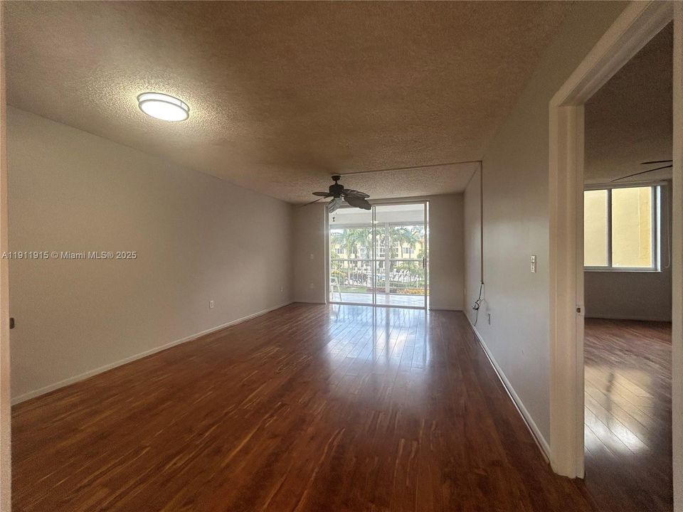 For Rent: $1,500 (1 beds, 1 baths, 720 Square Feet)