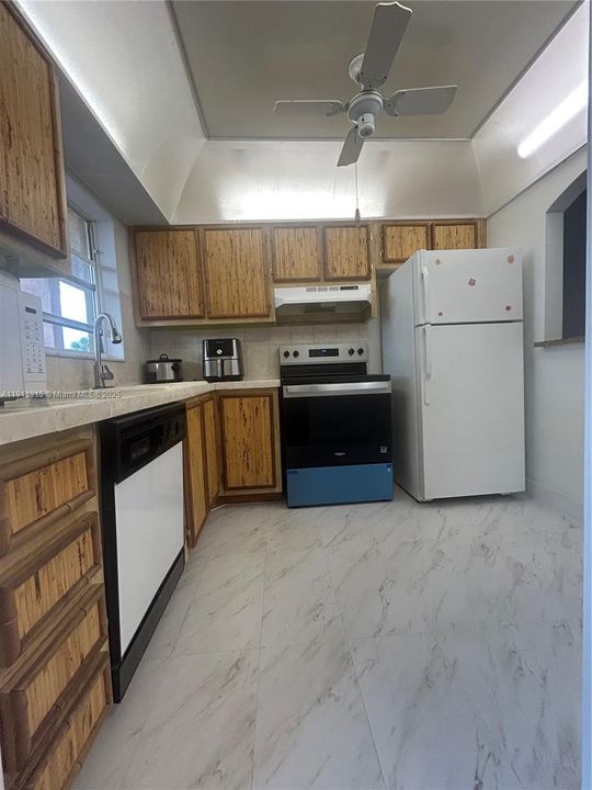 For Rent: $1,500 (1 beds, 1 baths, 720 Square Feet)