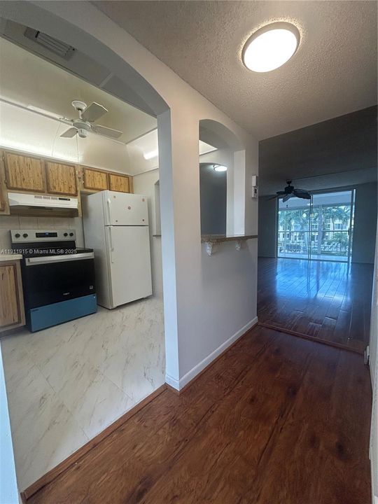 For Rent: $1,500 (1 beds, 1 baths, 720 Square Feet)
