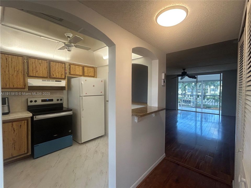 For Rent: $1,500 (1 beds, 1 baths, 720 Square Feet)
