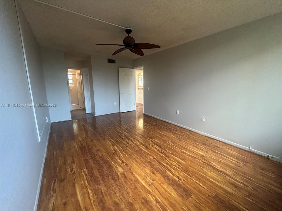 For Rent: $1,500 (1 beds, 1 baths, 720 Square Feet)