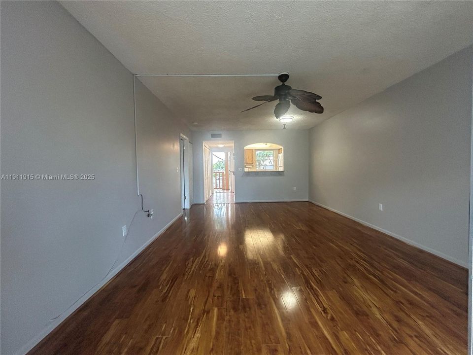 For Rent: $1,500 (1 beds, 1 baths, 720 Square Feet)