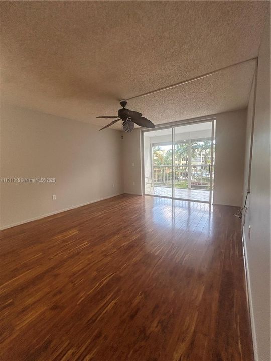 For Rent: $1,500 (1 beds, 1 baths, 720 Square Feet)