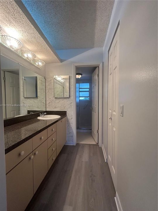 For Rent: $1,500 (1 beds, 1 baths, 720 Square Feet)