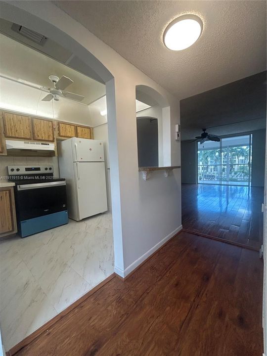 For Rent: $1,500 (1 beds, 1 baths, 720 Square Feet)