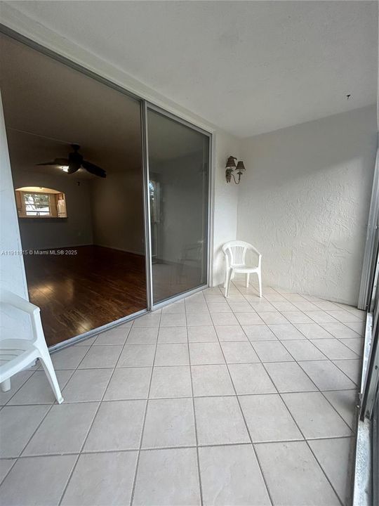 For Rent: $1,500 (1 beds, 1 baths, 720 Square Feet)