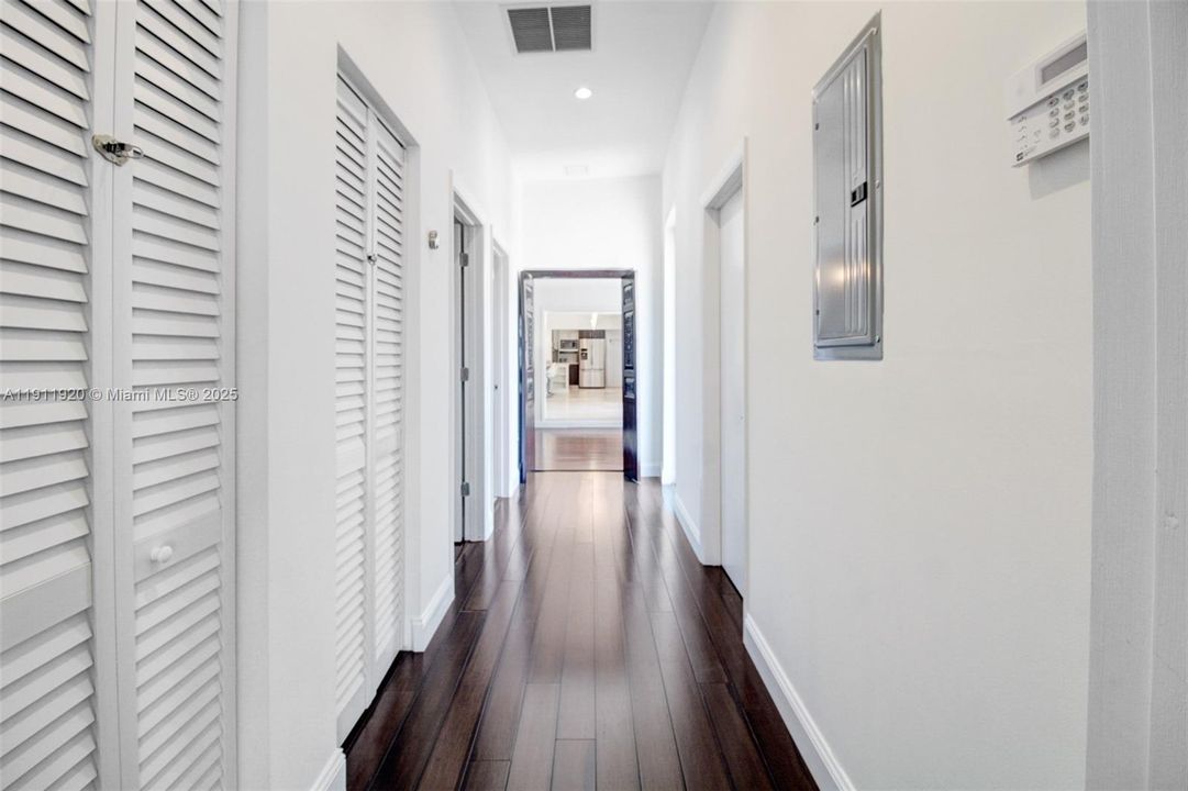 For Rent: $13,545 (6 beds, 5 baths, 3450 Square Feet)