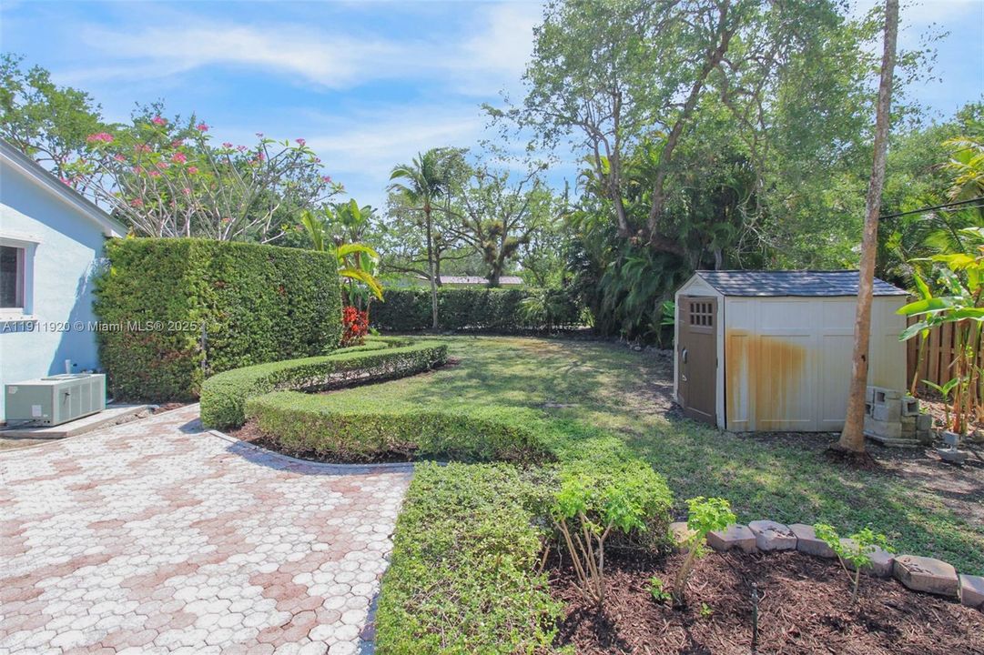 For Rent: $13,545 (6 beds, 5 baths, 3450 Square Feet)