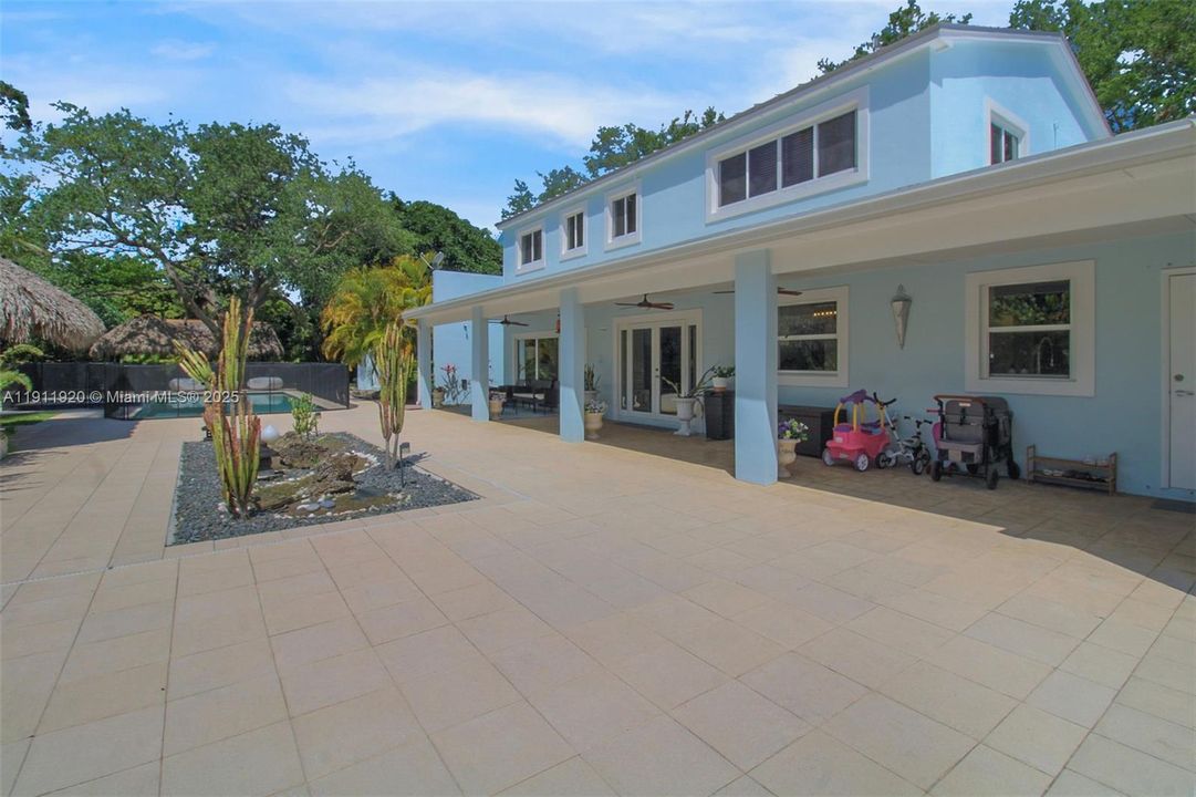 For Rent: $13,545 (6 beds, 5 baths, 3450 Square Feet)