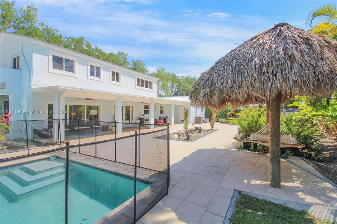 For Rent: $13,545 (6 beds, 5 baths, 3450 Square Feet)