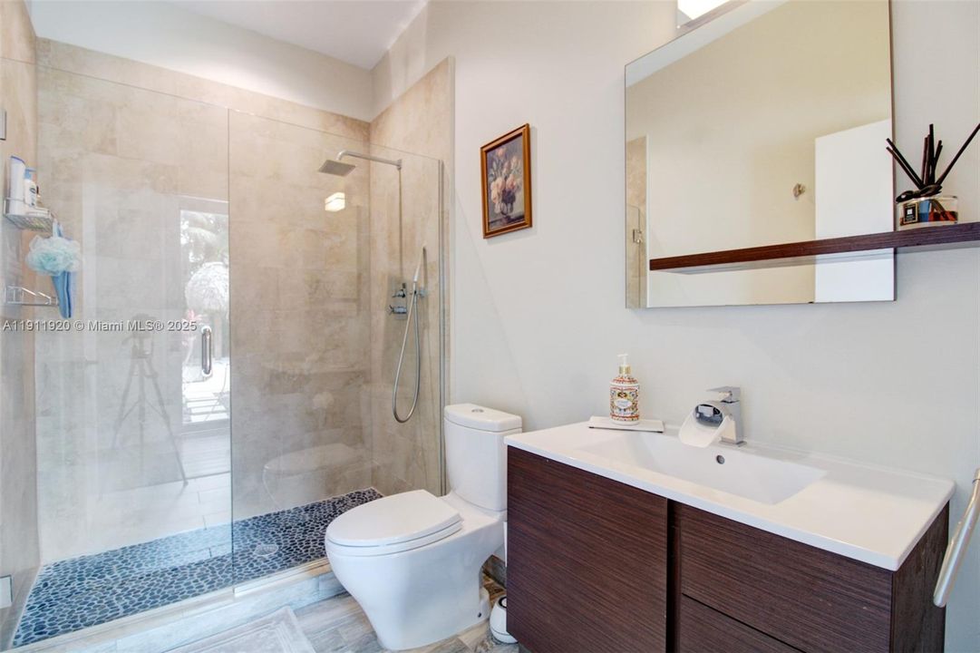 For Rent: $13,545 (6 beds, 5 baths, 3450 Square Feet)