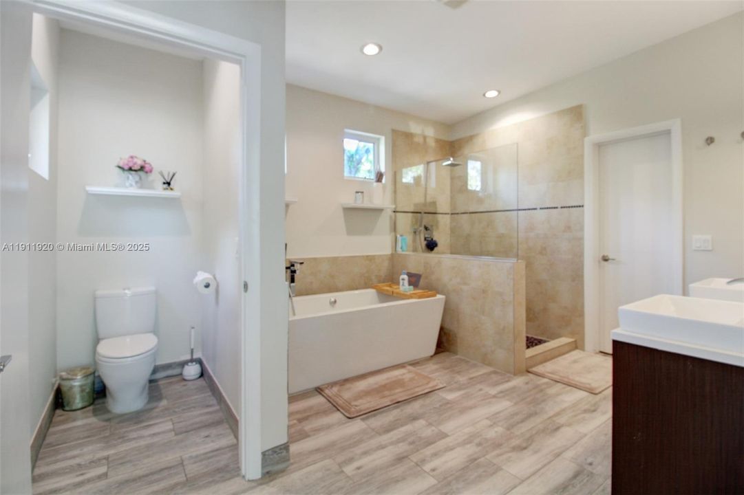 For Rent: $13,545 (6 beds, 5 baths, 3450 Square Feet)