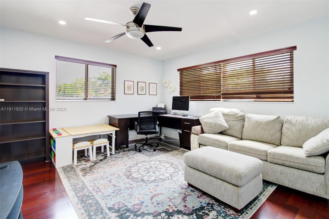 For Rent: $13,545 (6 beds, 5 baths, 3450 Square Feet)