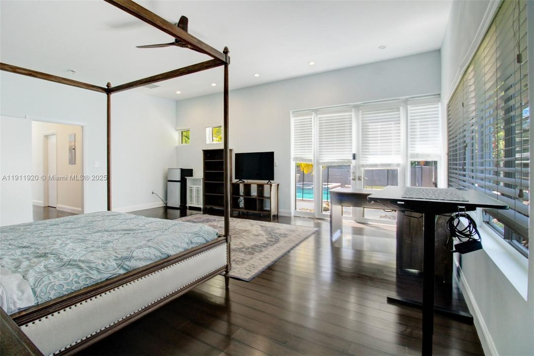 For Rent: $13,545 (6 beds, 5 baths, 3450 Square Feet)