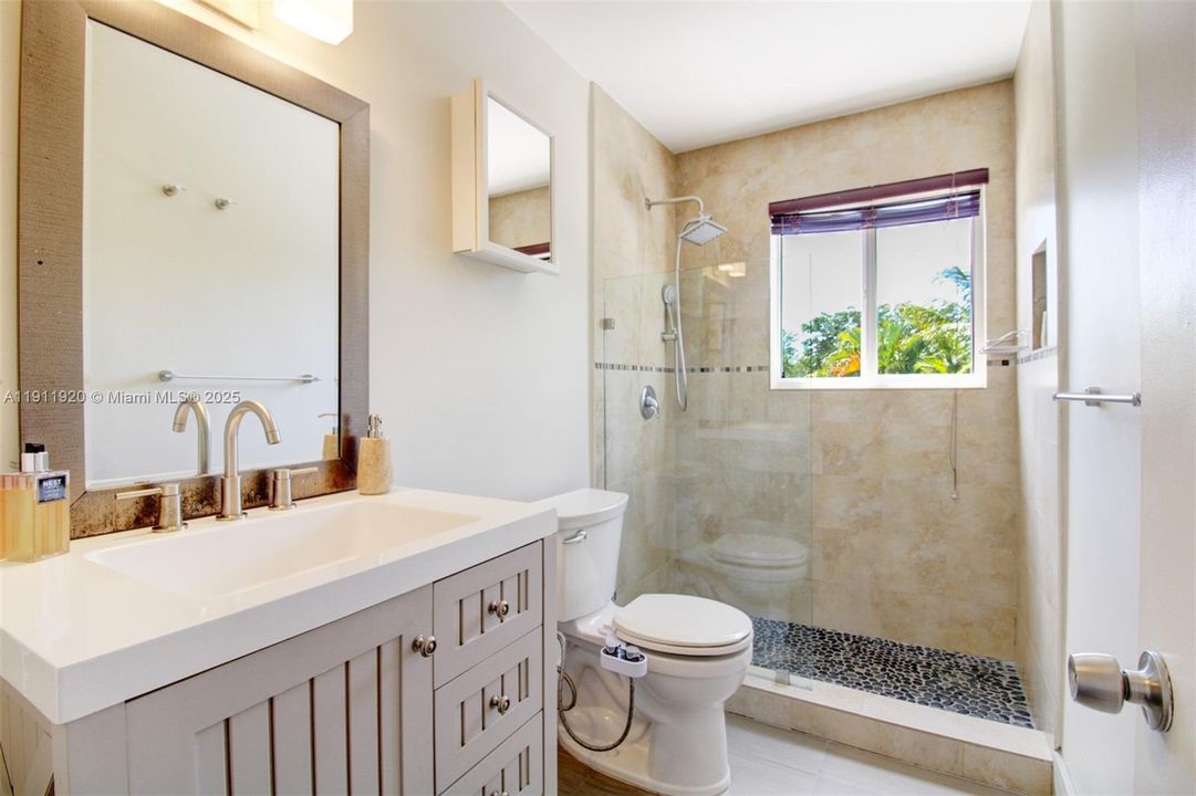 For Rent: $13,545 (6 beds, 5 baths, 3450 Square Feet)