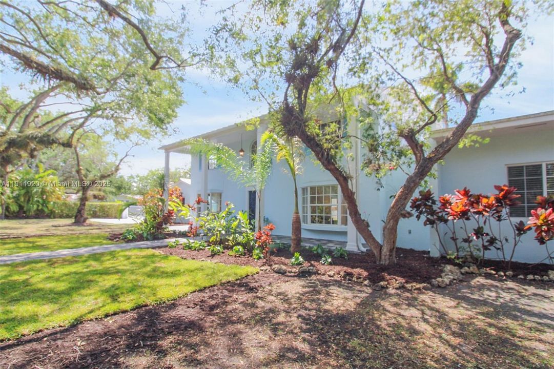 For Rent: $13,545 (6 beds, 5 baths, 3450 Square Feet)