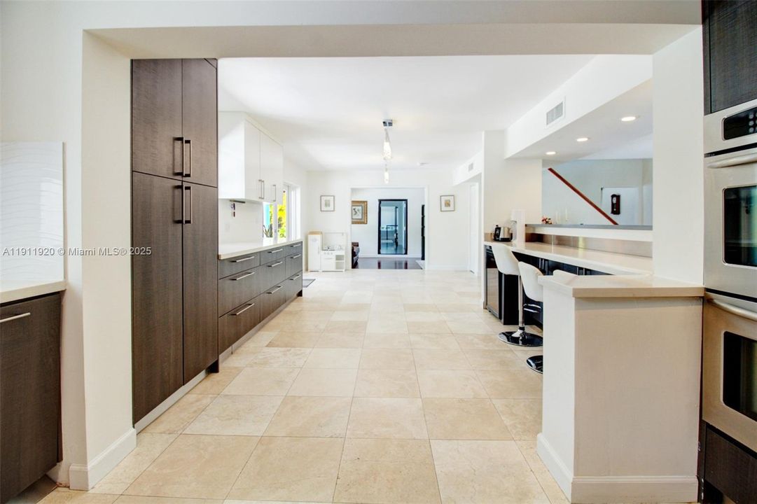 For Rent: $13,545 (6 beds, 5 baths, 3450 Square Feet)