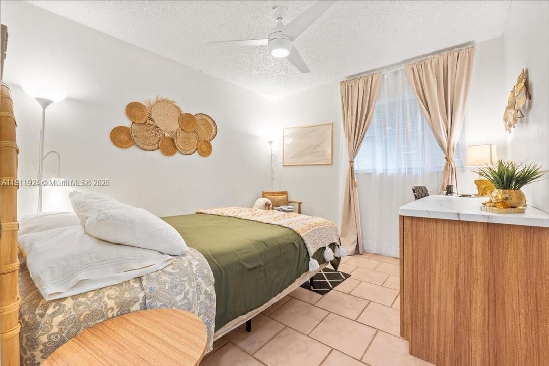 For Rent: $5,500 (3 beds, 2 baths, 1400 Square Feet)