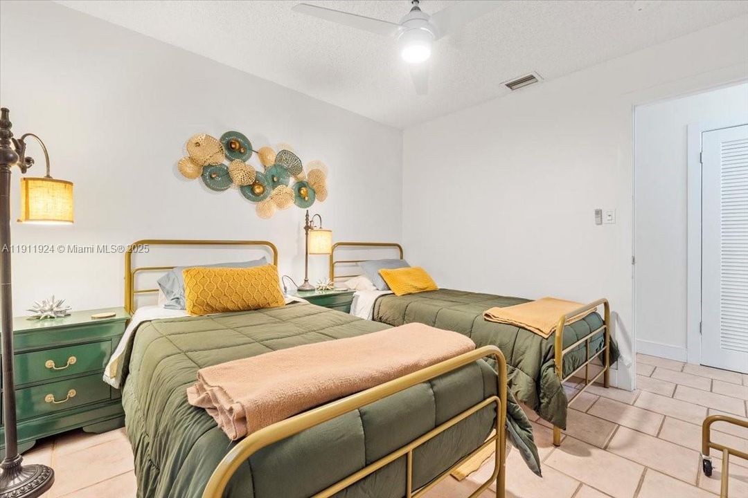 For Rent: $5,500 (3 beds, 2 baths, 1400 Square Feet)