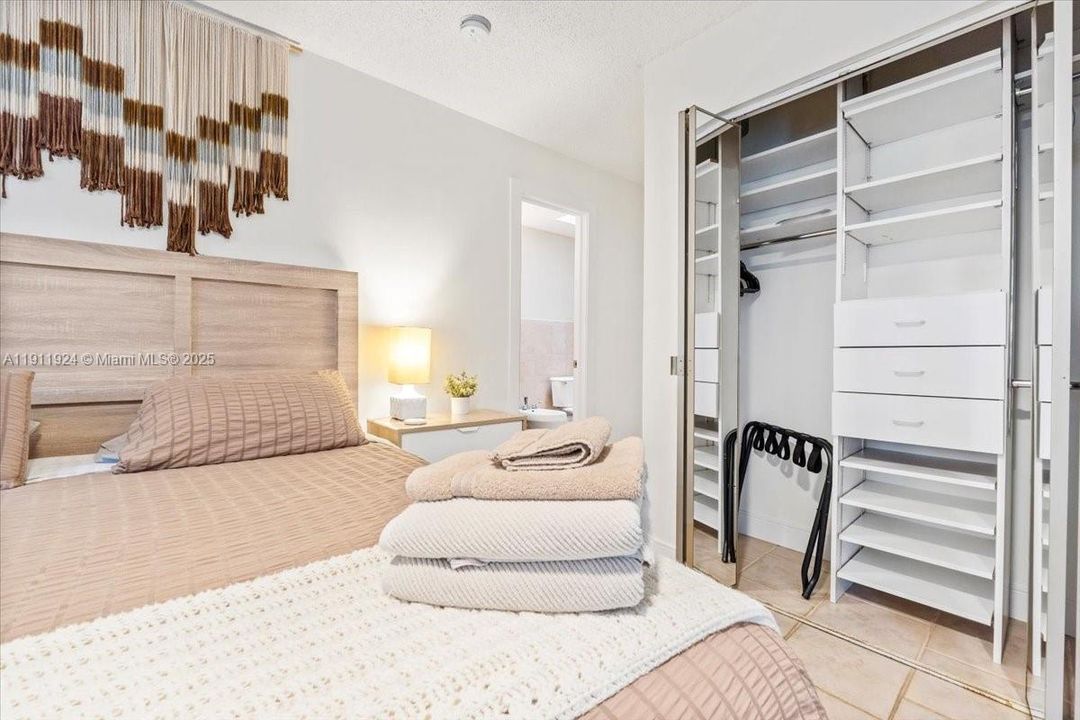 For Rent: $5,500 (3 beds, 2 baths, 1400 Square Feet)