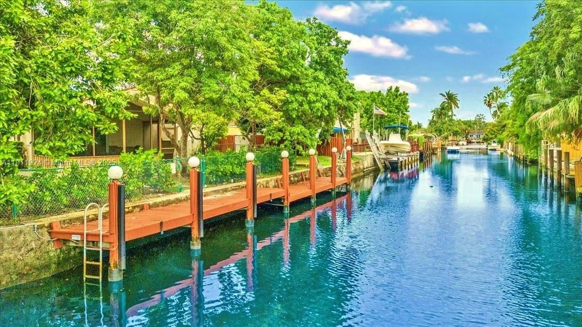 For Rent: $5,500 (3 beds, 2 baths, 1400 Square Feet)