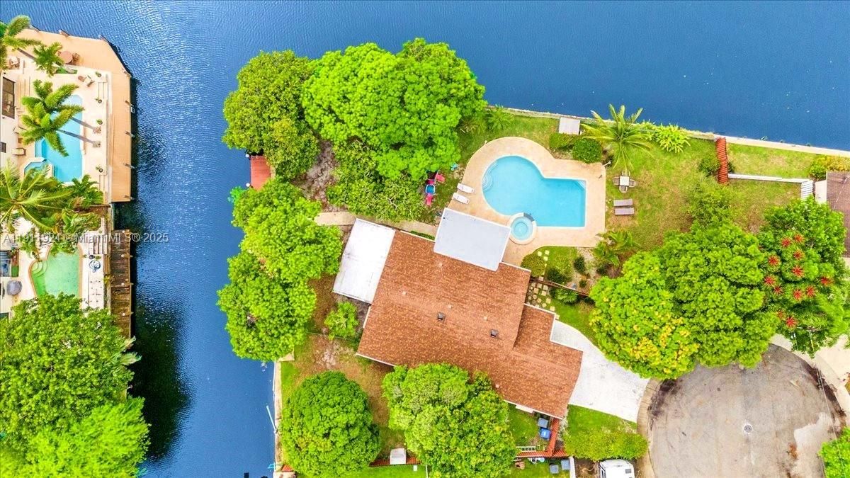 For Rent: $5,500 (3 beds, 2 baths, 1400 Square Feet)