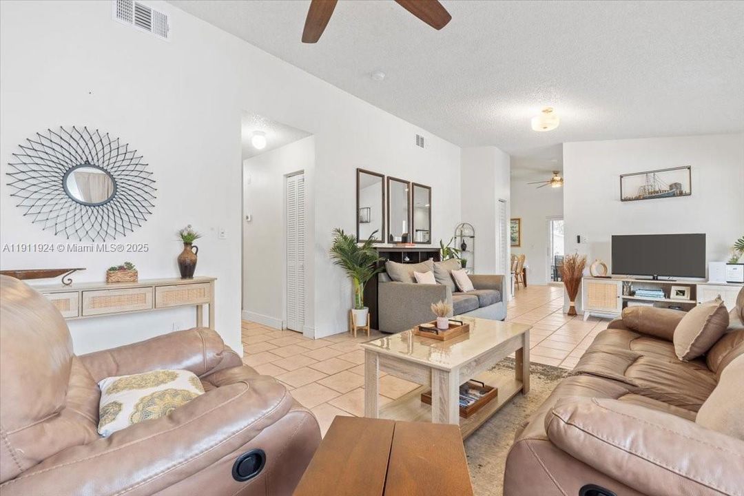 For Rent: $5,500 (3 beds, 2 baths, 1400 Square Feet)