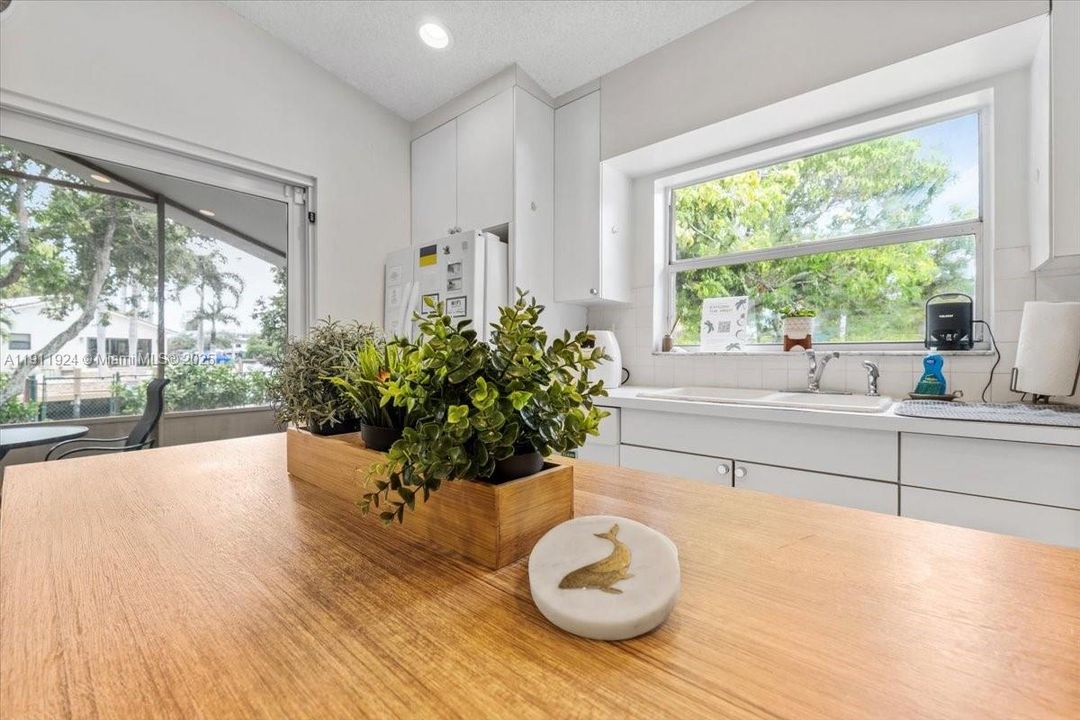 For Rent: $5,500 (3 beds, 2 baths, 1400 Square Feet)