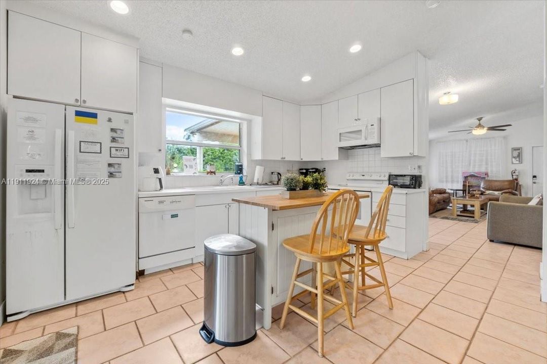 For Rent: $5,500 (3 beds, 2 baths, 1400 Square Feet)