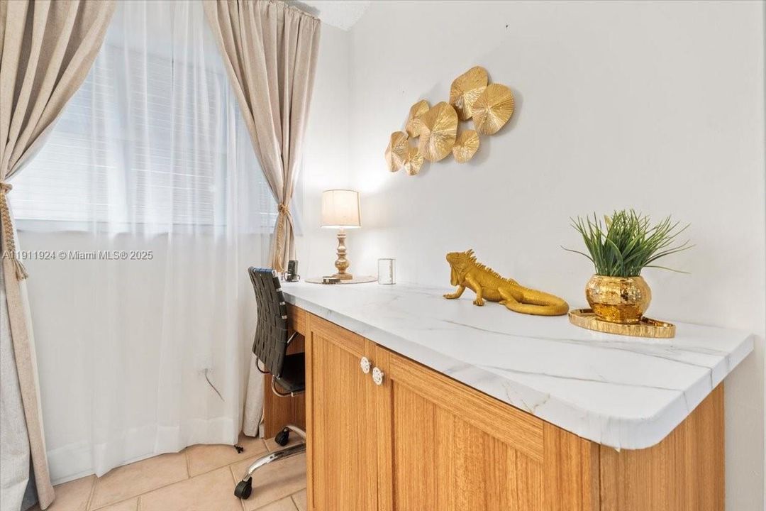 For Rent: $5,500 (3 beds, 2 baths, 1400 Square Feet)