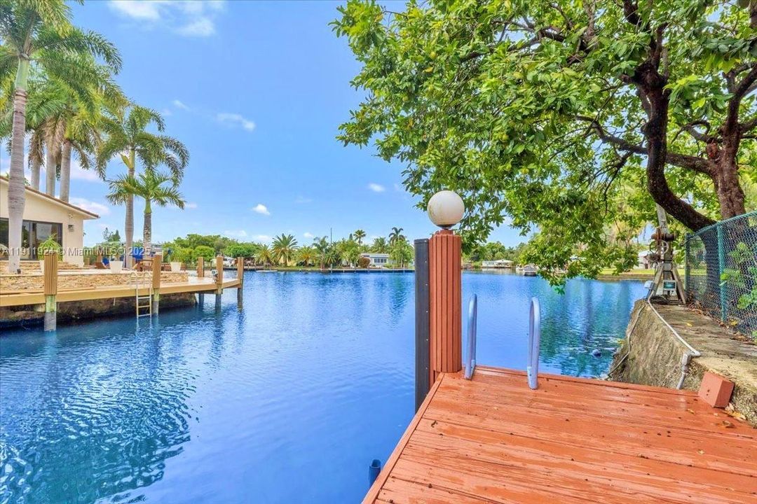 For Rent: $5,500 (3 beds, 2 baths, 1400 Square Feet)