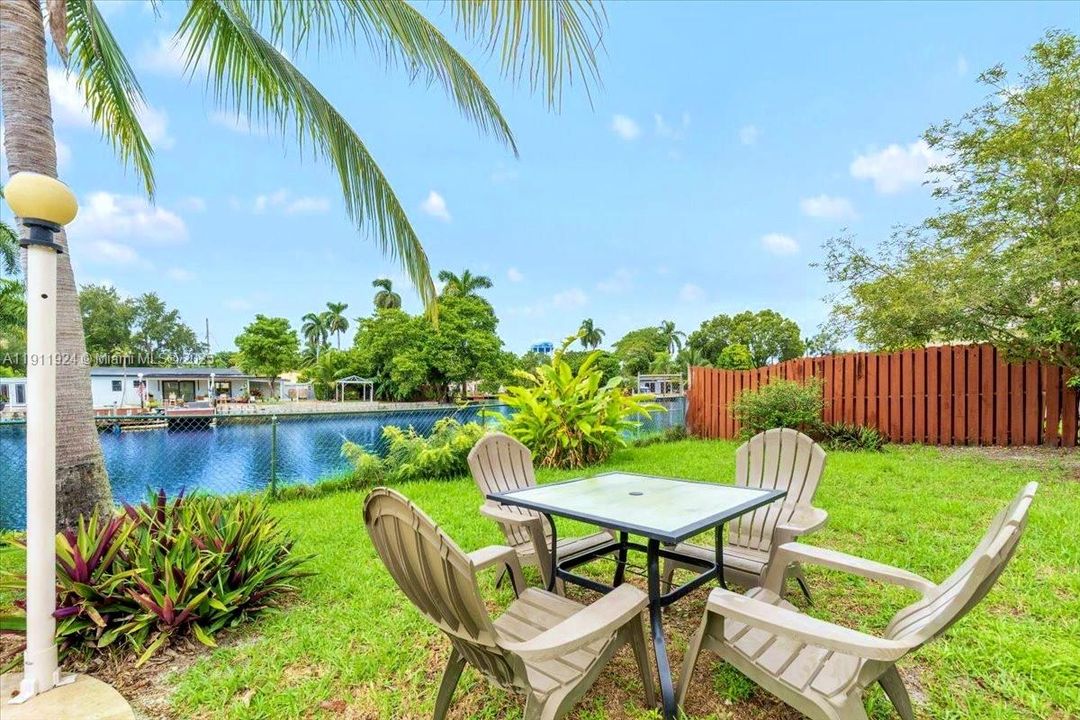 For Rent: $5,500 (3 beds, 2 baths, 1400 Square Feet)