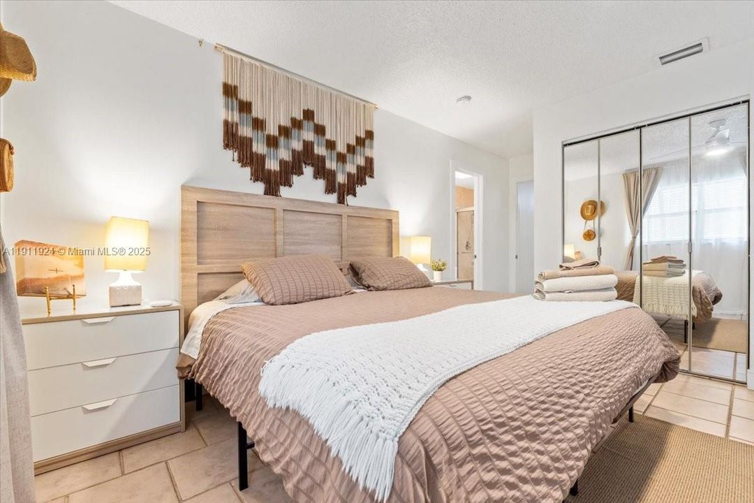 For Rent: $5,500 (3 beds, 2 baths, 1400 Square Feet)