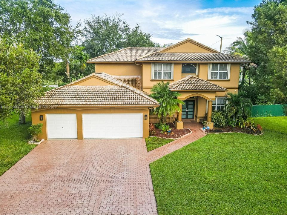 В аренду: $6,000 (5 спален, 3 ванн, 3582 Квадратных фут)