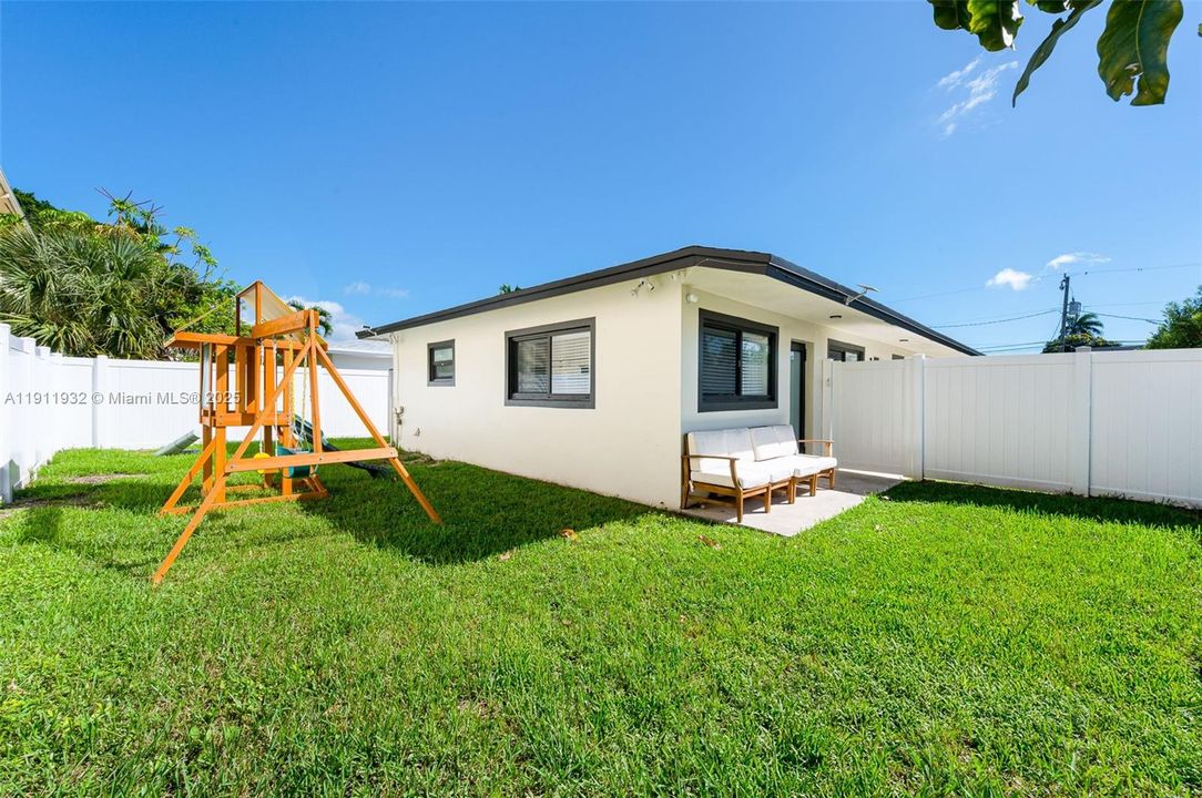 For Sale: $950,000 (0 beds, 0 baths, 2280 Square Feet)