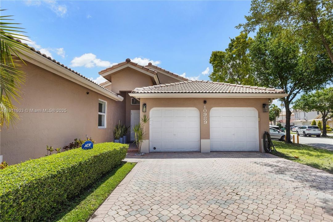 For Sale: $1,199,000 (4 beds, 2 baths, 2138 Square Feet)