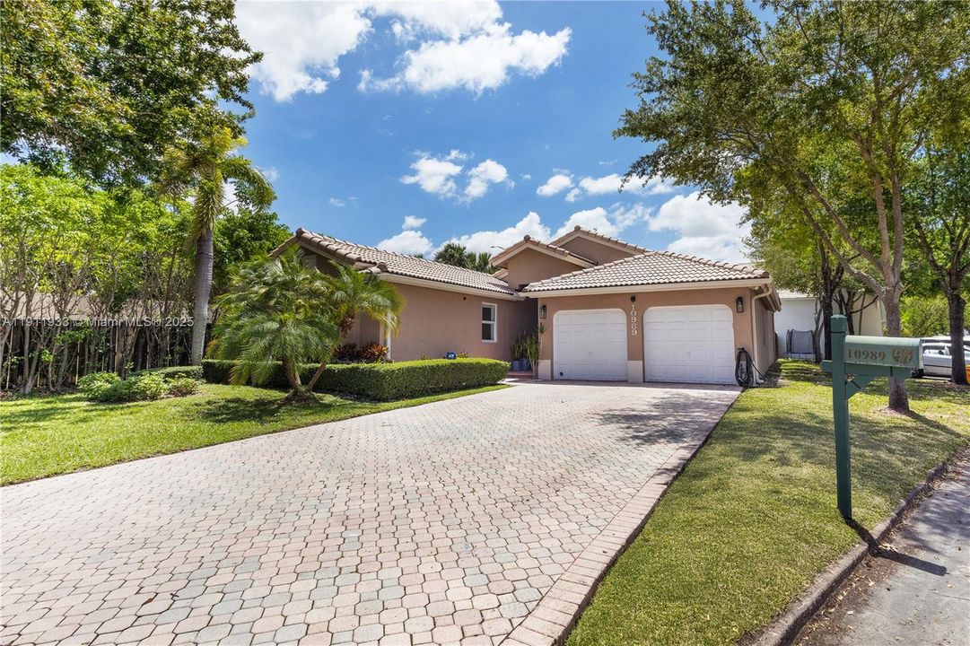 For Sale: $1,199,000 (4 beds, 2 baths, 2138 Square Feet)