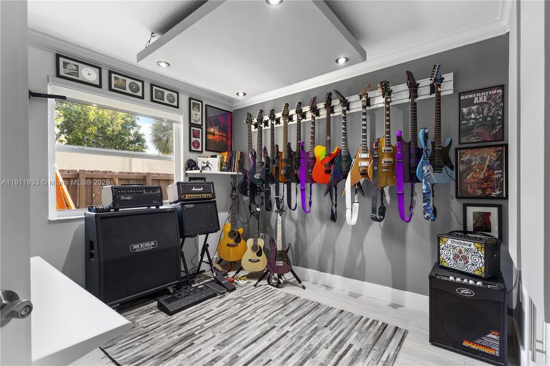 For Sale: $1,199,000 (4 beds, 2 baths, 2138 Square Feet)