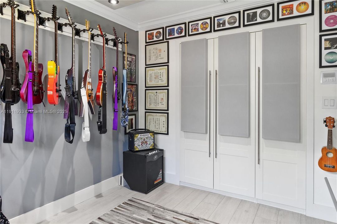 For Sale: $1,199,000 (4 beds, 2 baths, 2138 Square Feet)