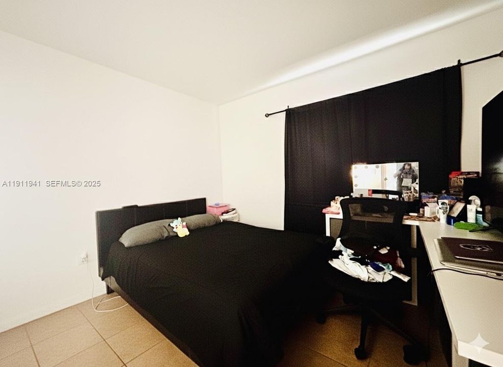 For Sale: $279,000 (2 beds, 2 baths, 817 Square Feet)