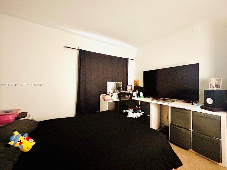 For Sale: $279,000 (2 beds, 2 baths, 817 Square Feet)