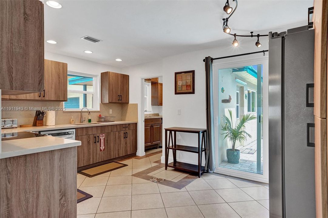 待售: $1,050,000 (6 贝兹, 5 浴室, 3066 平方英尺)