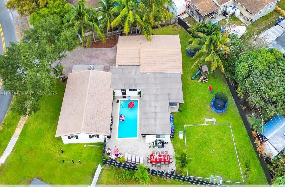 待售: $1,050,000 (6 贝兹, 5 浴室, 3066 平方英尺)