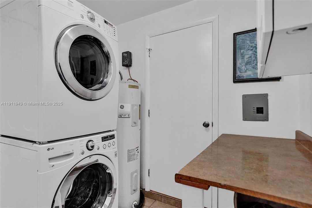 待售: $1,050,000 (6 贝兹, 5 浴室, 3066 平方英尺)