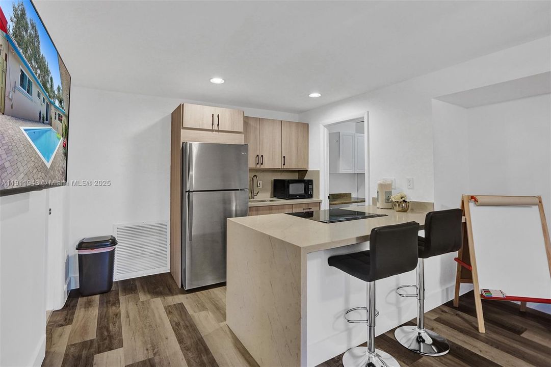 待售: $1,050,000 (6 贝兹, 5 浴室, 3066 平方英尺)