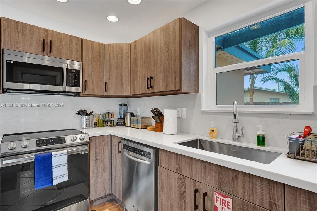 待售: $1,050,000 (6 贝兹, 5 浴室, 3066 平方英尺)