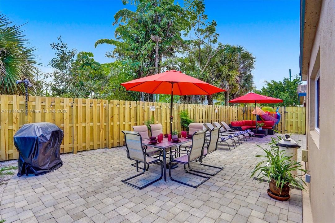 待售: $1,050,000 (6 贝兹, 5 浴室, 3066 平方英尺)