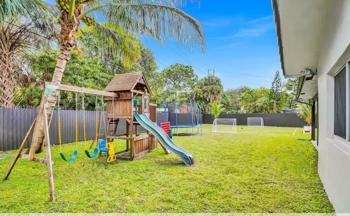 待售: $1,050,000 (6 贝兹, 5 浴室, 3066 平方英尺)