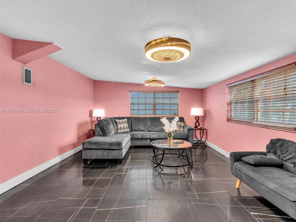 待售: $474,900 (4 贝兹, 2 浴室, 2149 平方英尺)