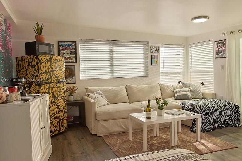 出租: $1,400 (0 贝兹, 1 浴室, 0 平方英尺)